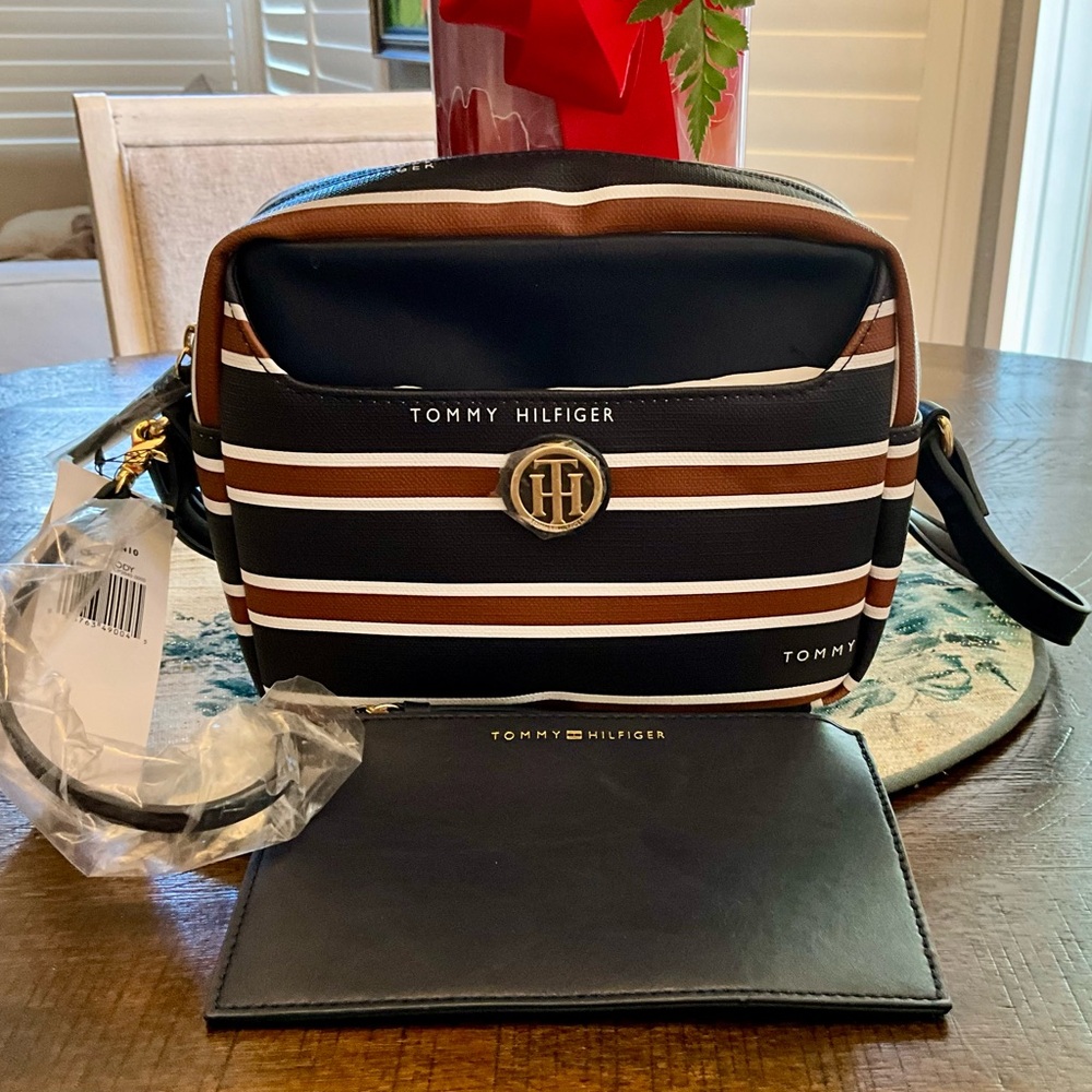 NWT MSRP $88 Tommy Hilfiger Crossbody With Detachable Pouch